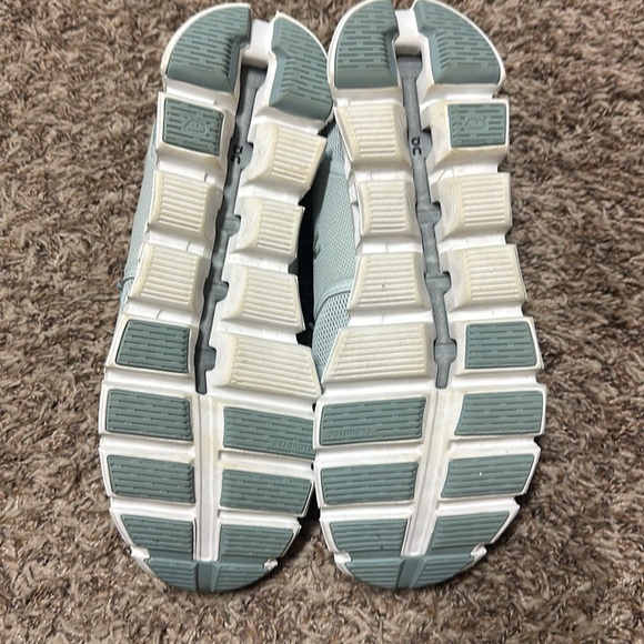 On Cloud Womens sneaker size 11 - Picture 3 of 6